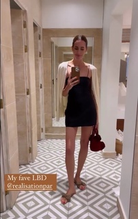 Louise Roe feet photo thumbnail