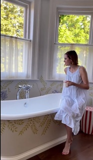 Louise Roe feet photo thumbnail