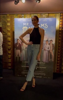 Louise Roe feet photo thumbnail