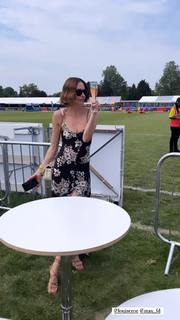 Louise Roe feet photo thumbnail