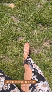 Louise Roe feet photo thumbnail