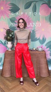 Louise Roe feet photo thumbnail