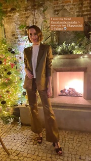 Louise Roe feet photo thumbnail