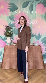 Louise Roe feet photo thumbnail