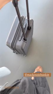 Louise Roe feet photo thumbnail