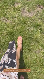 Louise Roe feet photo thumbnail