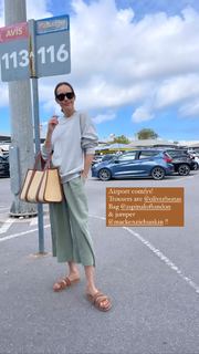 Louise Roe feet photo thumbnail