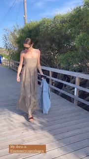 Louise Roe feet photo thumbnail