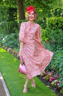 Louise Roe feet photo thumbnail