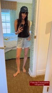 Louise Roe feet photo thumbnail