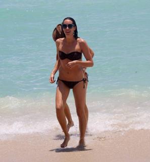 Louise Roe feet photo thumbnail