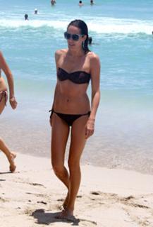 Louise Roe feet photo thumbnail