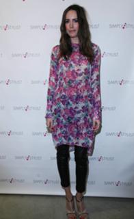 Louise Roe feet photo thumbnail