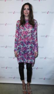 Louise Roe feet photo thumbnail