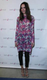 Louise Roe feet photo thumbnail