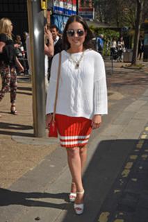 Louise Thompson feet photo thumbnail