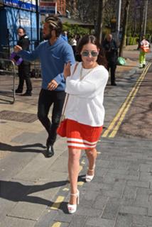 Louise Thompson feet photo thumbnail