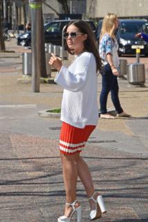 Louise Thompson feet photo thumbnail