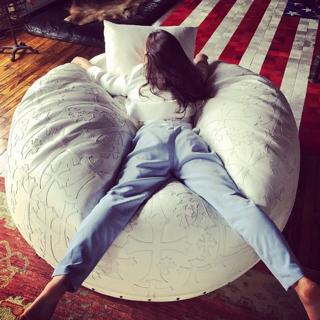 Louise Thompson feet photo thumbnail