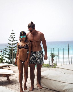 Louise Thompson feet photo thumbnail