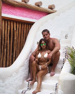 Louise Thompson feet photo thumbnail