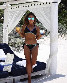 Louise Thompson feet photo thumbnail