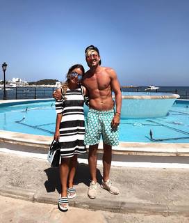 Louise Thompson feet photo thumbnail