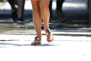 Louise Thompson feet photo thumbnail