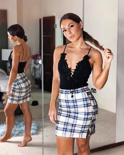 Louise Thompson feet photo thumbnail
