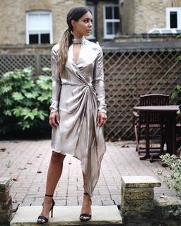 Louise Thompson feet photo thumbnail