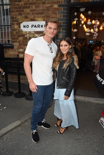 Louise Thompson feet photo thumbnail