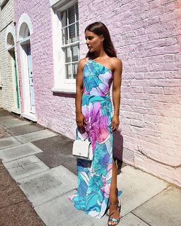 Louise Thompson feet photo thumbnail