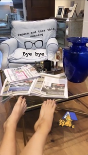 Louise Thompson feet photo thumbnail