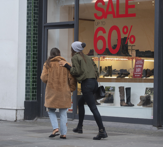 Louise Thompson feet photo thumbnail