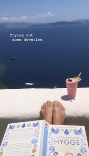 Louise Thompson feet photo thumbnail