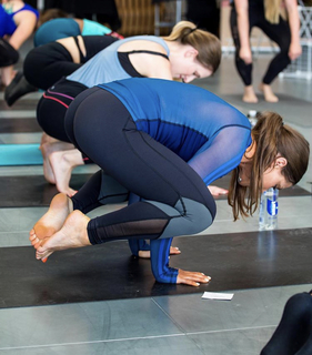 Louise Thompson feet photo thumbnail