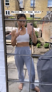 Louise Thompson feet photo thumbnail