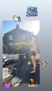 Louise Thompson feet photo thumbnail