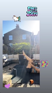 Louise Thompson feet photo thumbnail