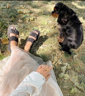 Louise Thompson feet photo thumbnail