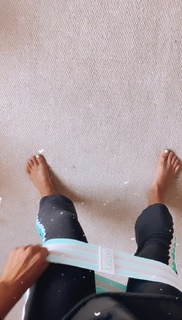 Louise Thompson feet photo thumbnail