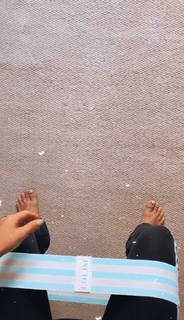 Louise Thompson feet photo thumbnail