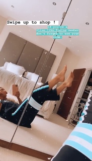 Louise Thompson feet photo thumbnail