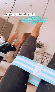 Louise Thompson feet photo thumbnail