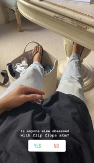 Louise Thompson feet photo thumbnail