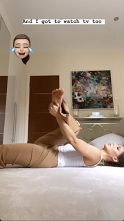 Louise Thompson feet photo thumbnail