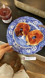 Louise Thompson feet photo thumbnail