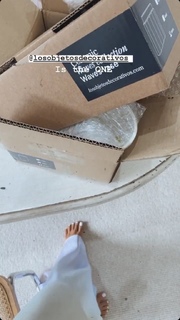 Louise Thompson feet photo thumbnail