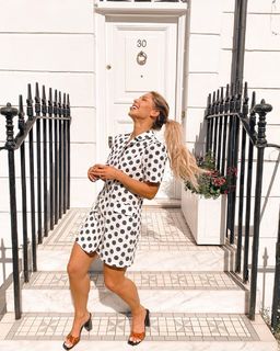 Louise Thompson feet photo thumbnail