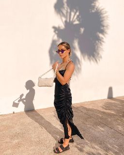 Louise Thompson feet photo thumbnail